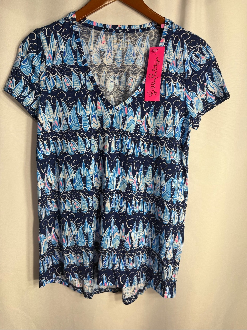 Lilly Pulitzer Navy V-Neck Sailboat Print Short Sleeve Tee size XS new w tags